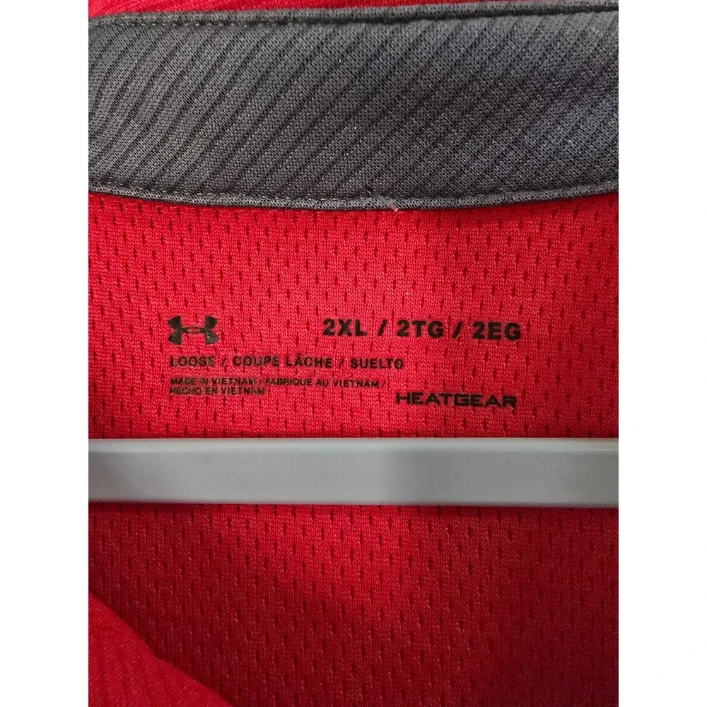 Under Armour HeatGear Mens 2XL Red Loose Fit Short Sleeve Golf Polo Shirt - Picture 2 of 2